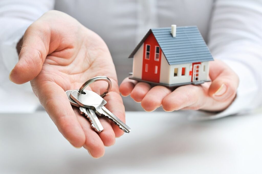 Schlüsselübergabe beim Verkauf einer Immobilie